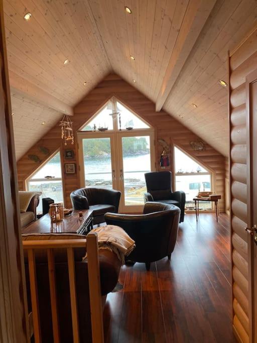 Holiday home Moderne Rorbu Helt I Sjokanten